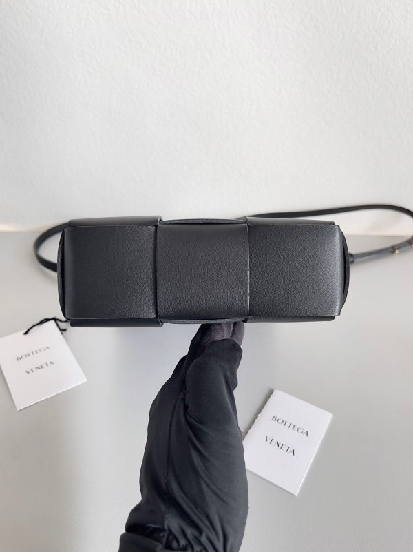 Réplique Bottega Veneta Cassette Mini Tote Bag en Noir – Image 6