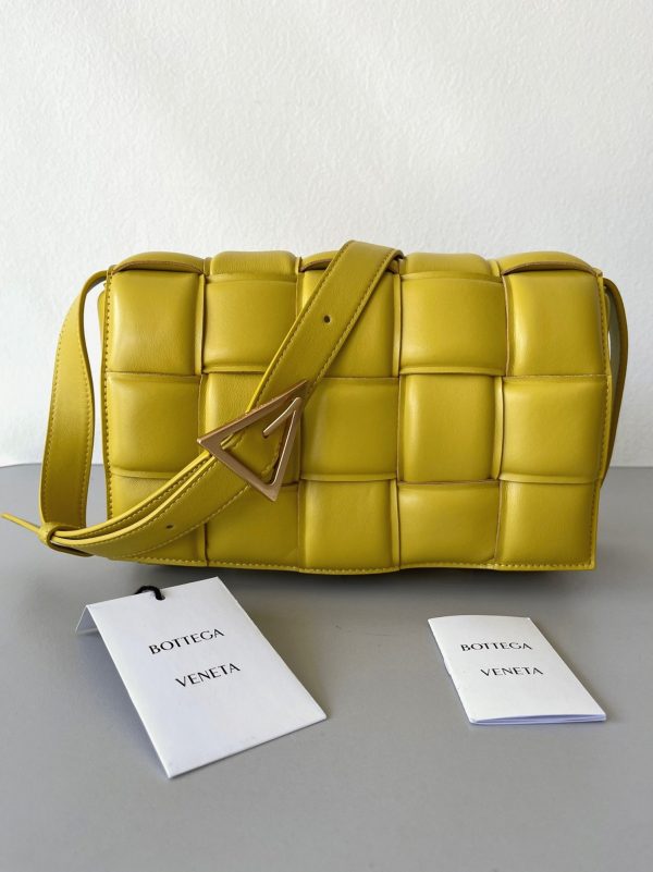 Réplique du sac Bottega Veneta Padded Cassette en jaune – Image 8
