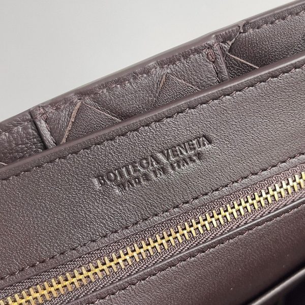 Contrefaçon petit sac Bottega Veneta Andiamo en Fondant – Image 4