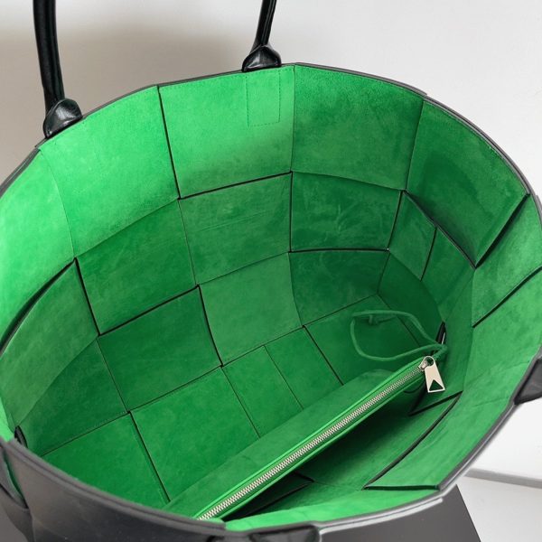 Réplique Bottega Veneta Large Arco Tote Bag en Noir – Image 3