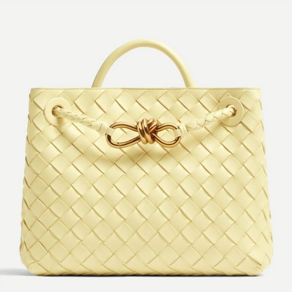 Faux petit sac Bottega Veneta Andiamo en Crème Glacée