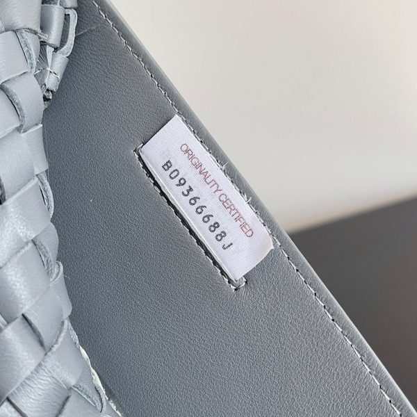 Imitation du sac Bottega Veneta Cabat Large en cuir d’agneau intrecciato Thunder – Image 9
