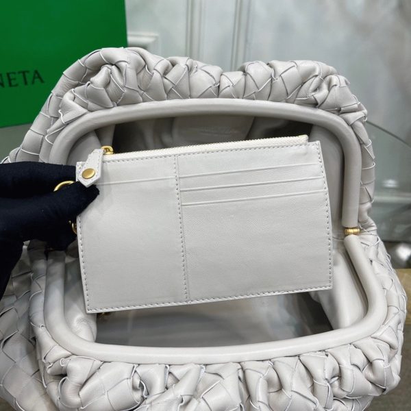 Faux grand sac Bottega Veneta Pouch Clutch en Blanc – Image 3