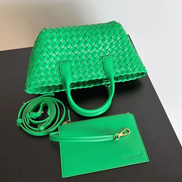 Fausse Bottega Veneta Cabat Mini en cuir d’agneau intrecciato vert – Image 4