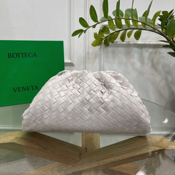 Faux grand sac Bottega Veneta Pouch Clutch en Blanc – Image 2