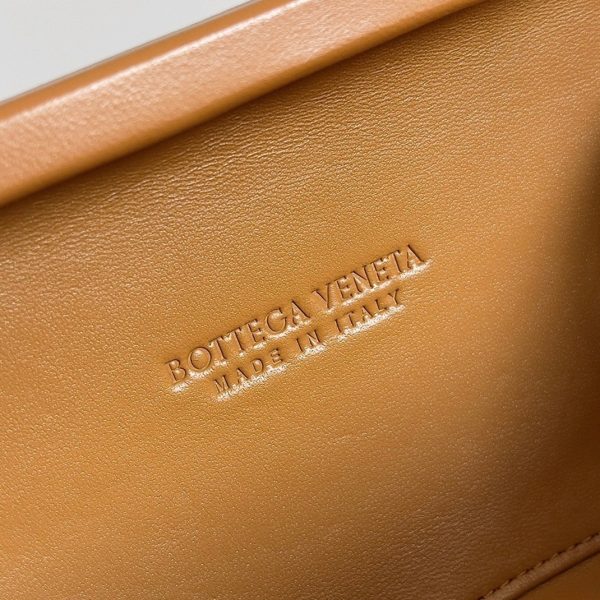 Contrefaçon Bottega Veneta Knot Minaudiere sur Bandoulière en Cuir Agneau Intreccio Camel – Image 6