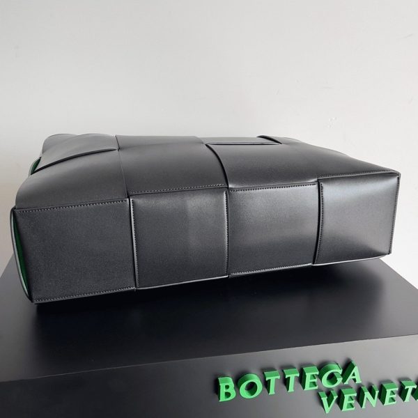 Réplique Bottega Veneta Large Arco Tote Bag en Noir – Image 7