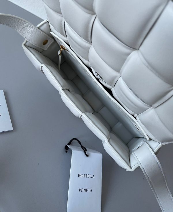 Fausse Bottega Veneta Padded Cassette en blanc – Image 8