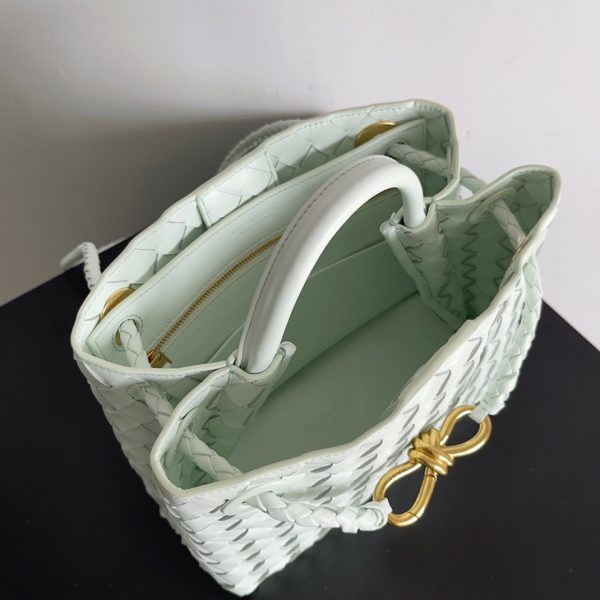 Contrefaçon petit sac Bottega Veneta Andiamo en Glacier – Image 8