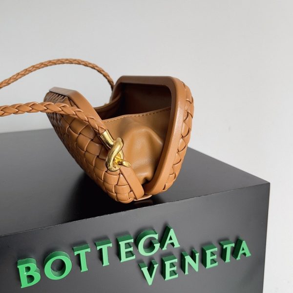 Contrefaçon Bottega Veneta Knot Minaudiere sur Bandoulière en Cuir Agneau Intreccio Camel – Image 5