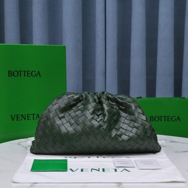 Contrefaçon grand sac Bottega Veneta Pouch Clutch en Raintree – Image 5