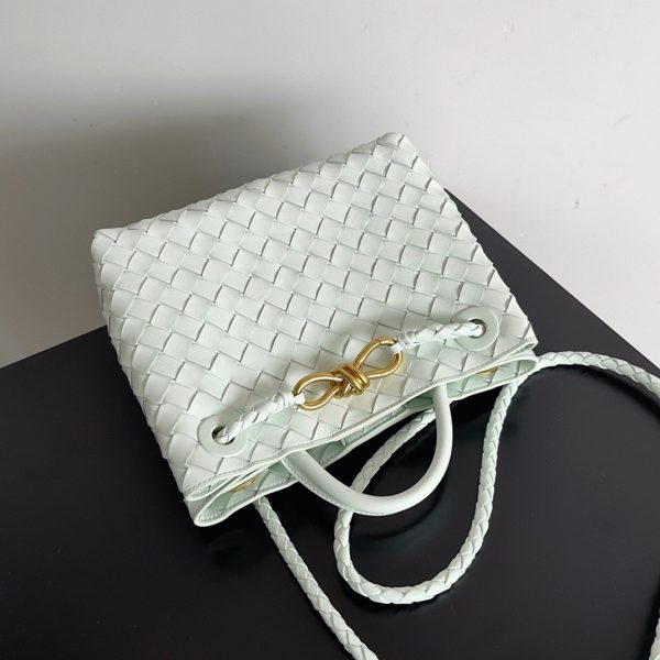 Contrefaçon petit sac Bottega Veneta Andiamo en Glacier – Image 7