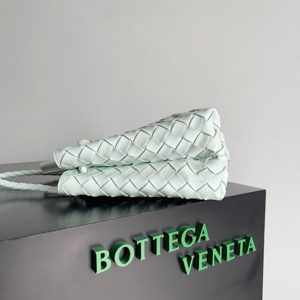 Contrefaçon petit sac Bottega Veneta Andiamo en Glacier – Image 6
