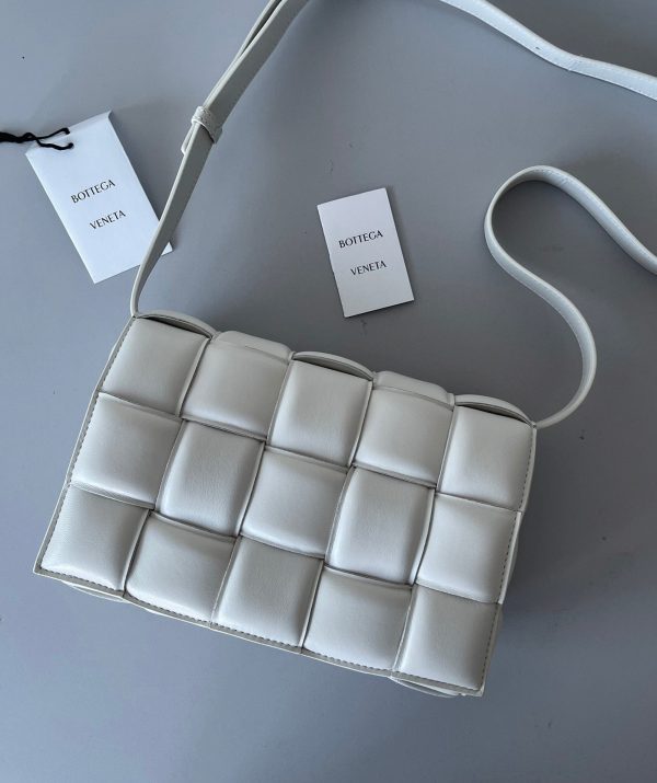 Fausse Bottega Veneta Padded Cassette en blanc – Image 5