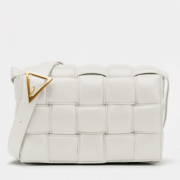 Fausse Bottega Veneta Padded Cassette en blanc