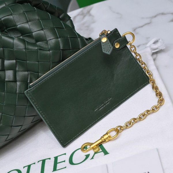 Contrefaçon grand sac Bottega Veneta Pouch Clutch en Raintree – Image 3