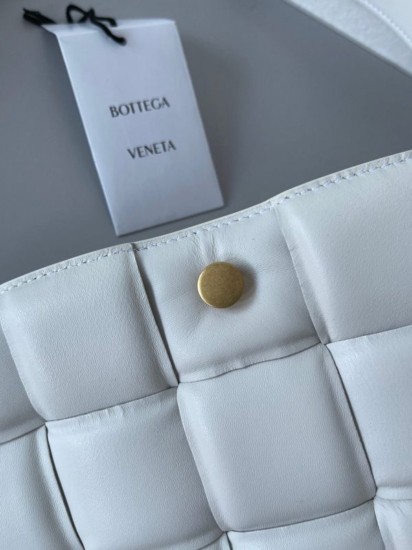 Fausse Bottega Veneta Padded Cassette en blanc – Image 4
