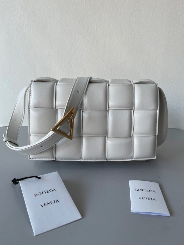Fausse Bottega Veneta Padded Cassette en blanc – Image 2