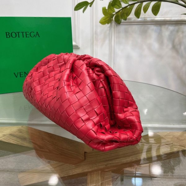 Faux grand sac Bottega Veneta Pouch Clutch en Rouge – Image 9