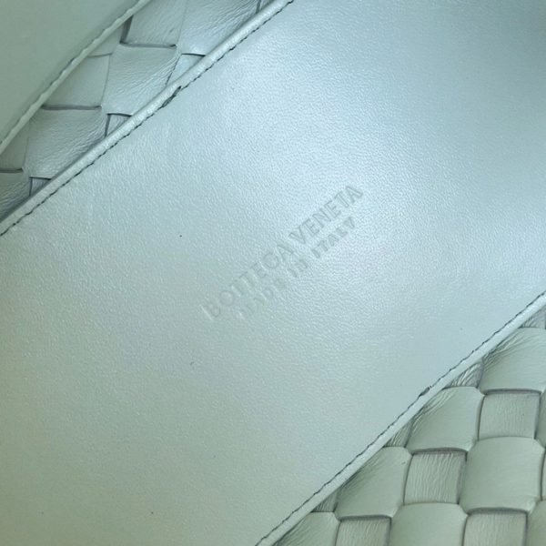 Contrefaçon petit sac Bottega Veneta Andiamo en Glacier – Image 2