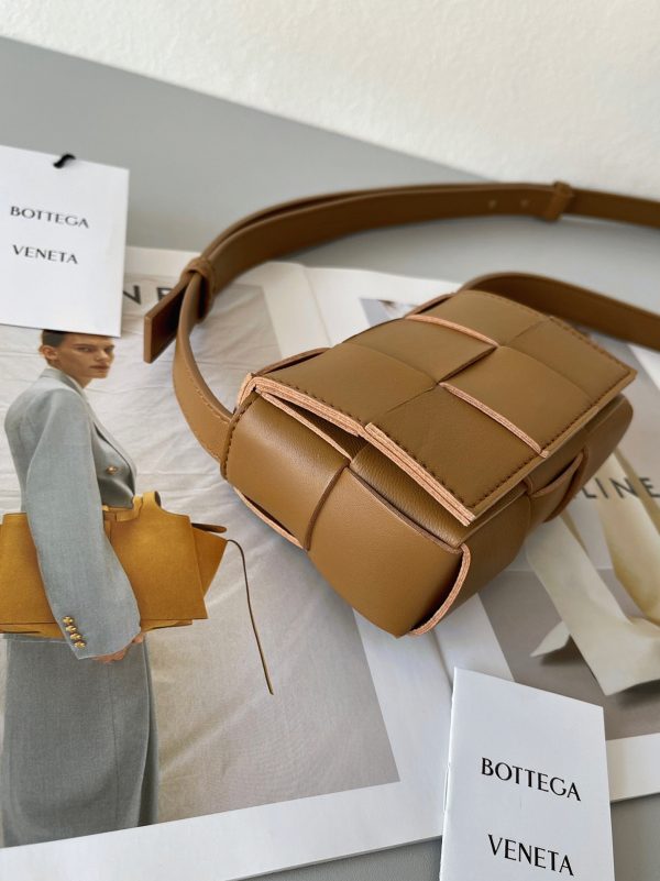 Réplique du sac Bottega Veneta Candy Cassette en Acorn – Image 2