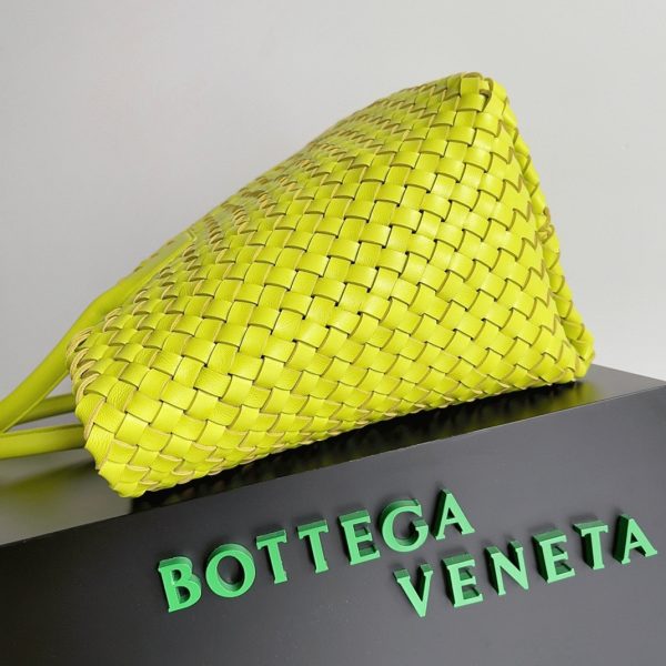 Contrefaçon du sac Bottega Veneta Cabat Large en cuir d’agneau intrecciato Acid Kiwi – Image 7