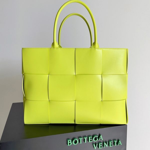 Fausse Bottega Veneta Large Arco Tote Bag en Kiwi – Image 7