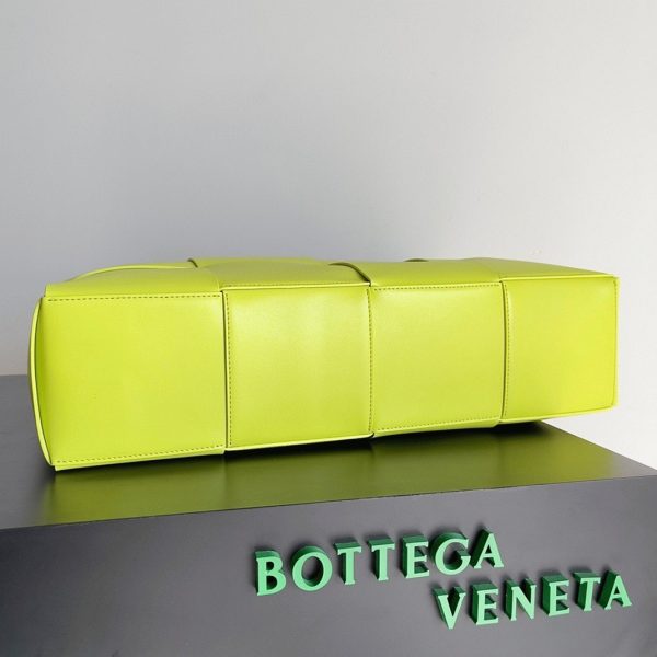 Fausse Bottega Veneta Large Arco Tote Bag en Kiwi – Image 8