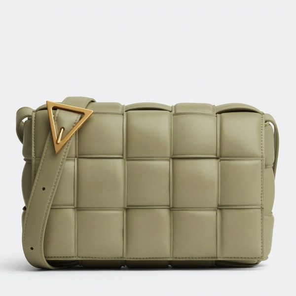 Contrefaçon du sac Bottega Veneta Padded Cassette en Travertine