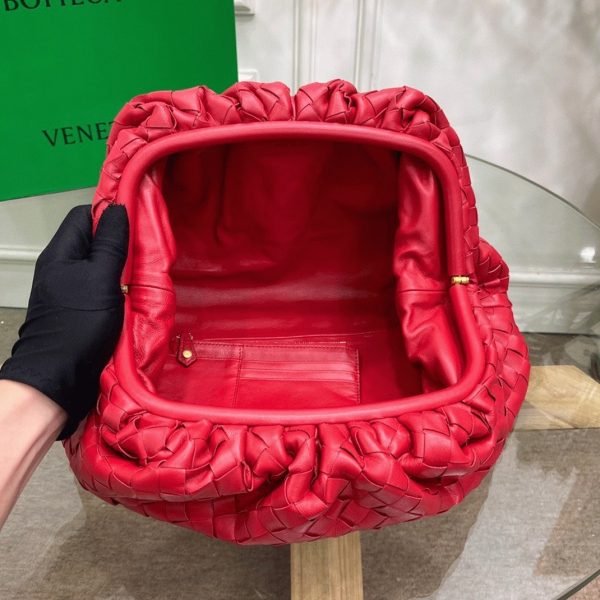 Faux grand sac Bottega Veneta Pouch Clutch en Rouge – Image 4