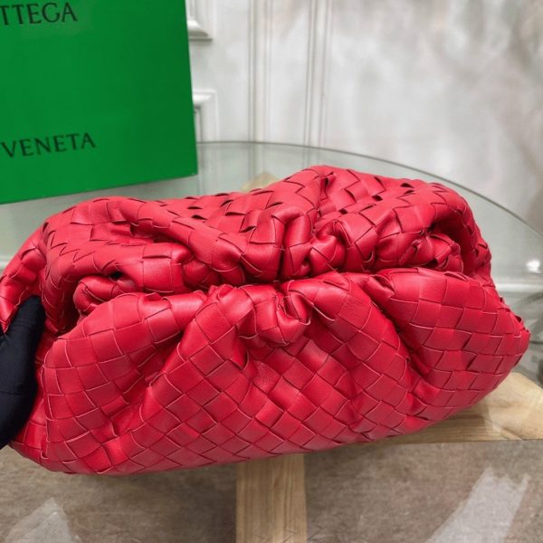 Faux grand sac Bottega Veneta Pouch Clutch en Rouge – Image 3