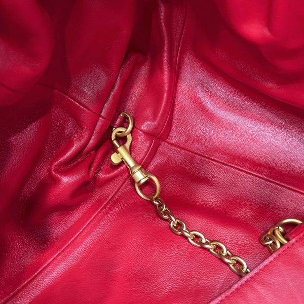 Faux grand sac Bottega Veneta Pouch Clutch en Rouge – Image 2
