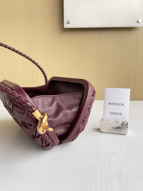 Réplique Bottega Veneta Knot Minaudiere sur Bandoulière en Foulard Intreccio Barolo – Image 7