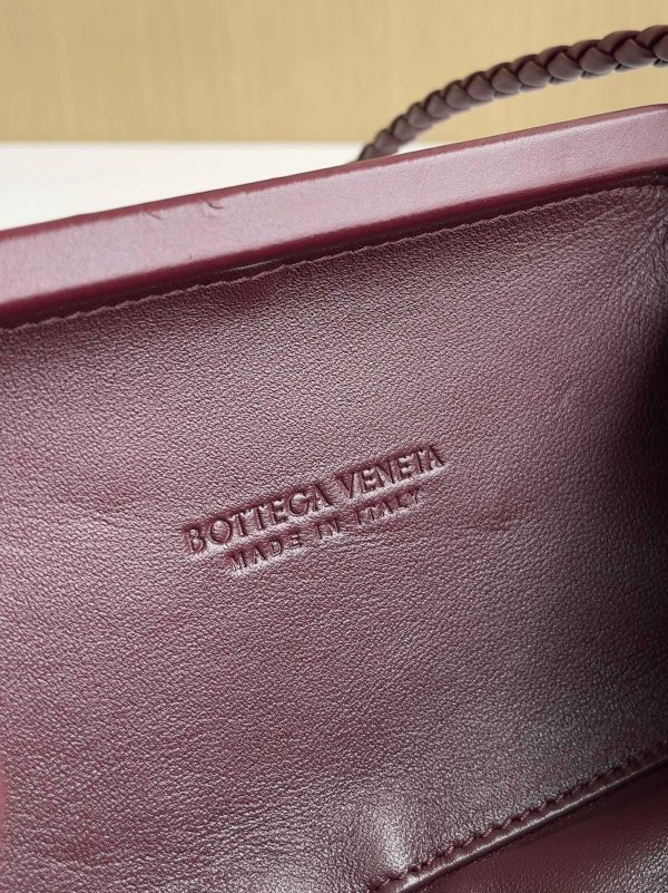Réplique Bottega Veneta Knot Minaudiere sur Bandoulière en Foulard Intreccio Barolo – Image 6