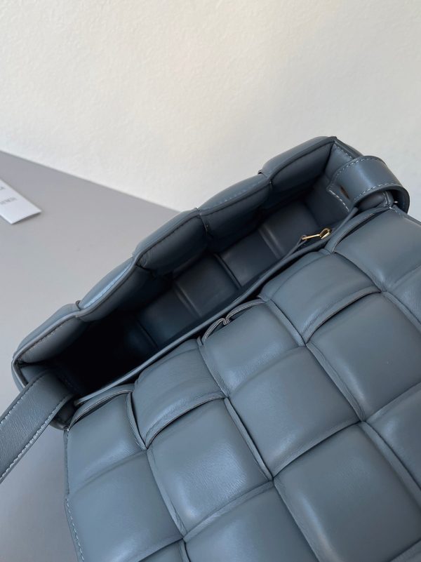Imitation du sac Bottega Veneta Padded Cassette en Thunder – Image 8