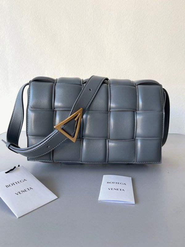 Imitation du sac Bottega Veneta Padded Cassette en Thunder – Image 6