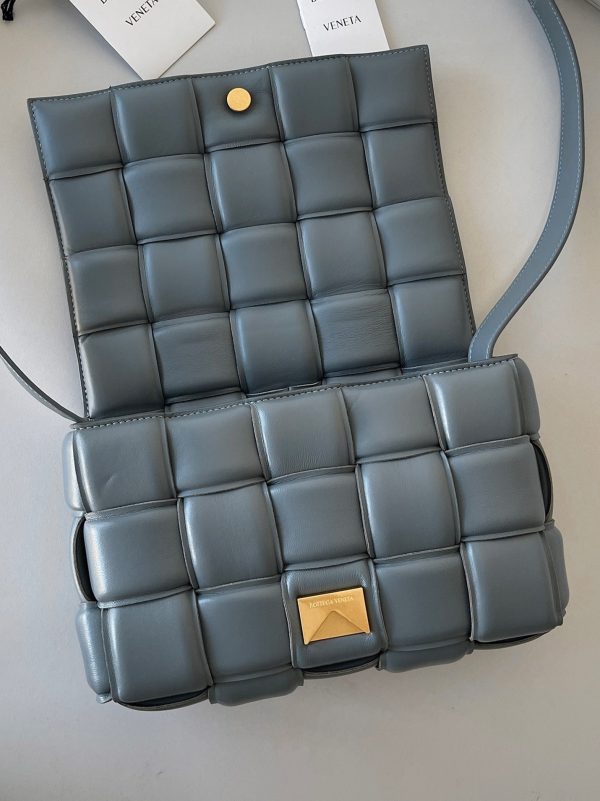 Imitation du sac Bottega Veneta Padded Cassette en Thunder – Image 5