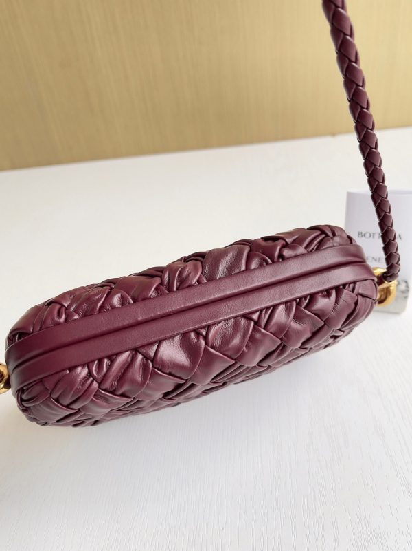 Réplique Bottega Veneta Knot Minaudiere sur Bandoulière en Foulard Intreccio Barolo – Image 2