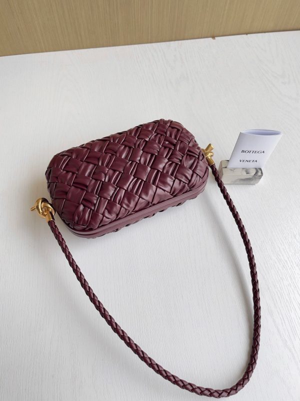 Réplique Bottega Veneta Knot Minaudiere sur Bandoulière en Foulard Intreccio Barolo – Image 8