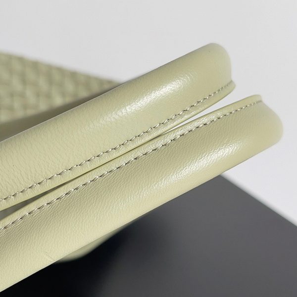 Fausse Bottega Veneta Cabat Large en cuir d’agneau intrecciato Travertine – Image 4