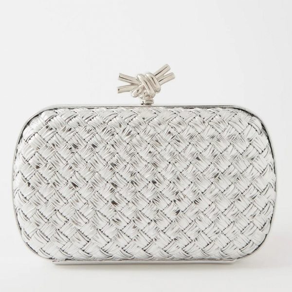 Contrefaçon Bottega Veneta Knot Minaudiere Clutch en Intreccio Argenté