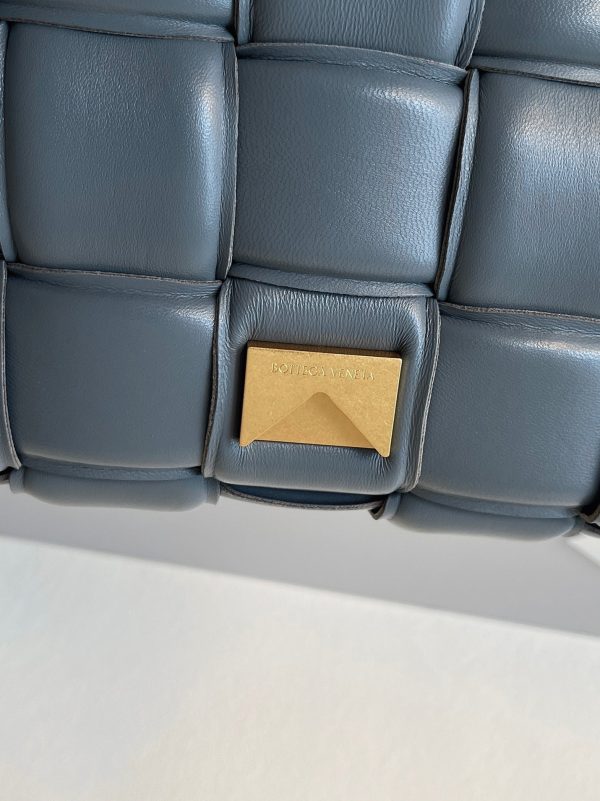 Imitation du sac Bottega Veneta Padded Cassette en Thunder – Image 2