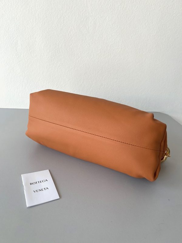 Faux sac Bottega Veneta The Chain Pouch en Argile – Image 6