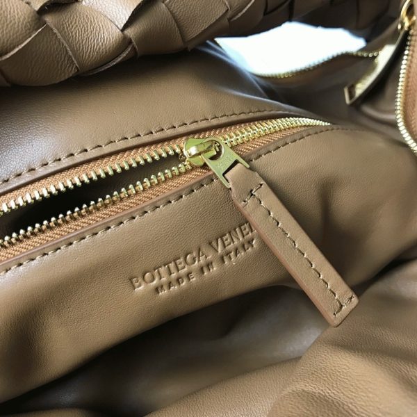 Faux Petit Sac Bottega Veneta BV Jodie en Caramel – Image 9