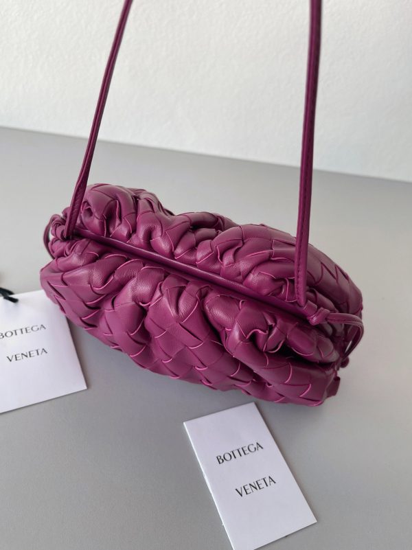 Faux Mini Pochette Bottega Veneta avec Sangle en Cinabre – Image 3