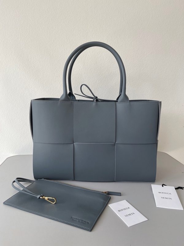 Réplique Bottega Veneta Arco Medium Tote en Thunder – Image 6