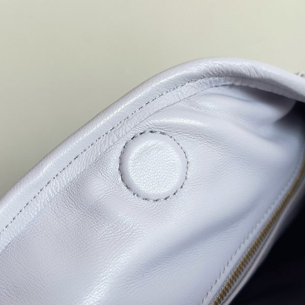 Réplique Bottega Veneta Small Hop Bag en Oyster – Image 10