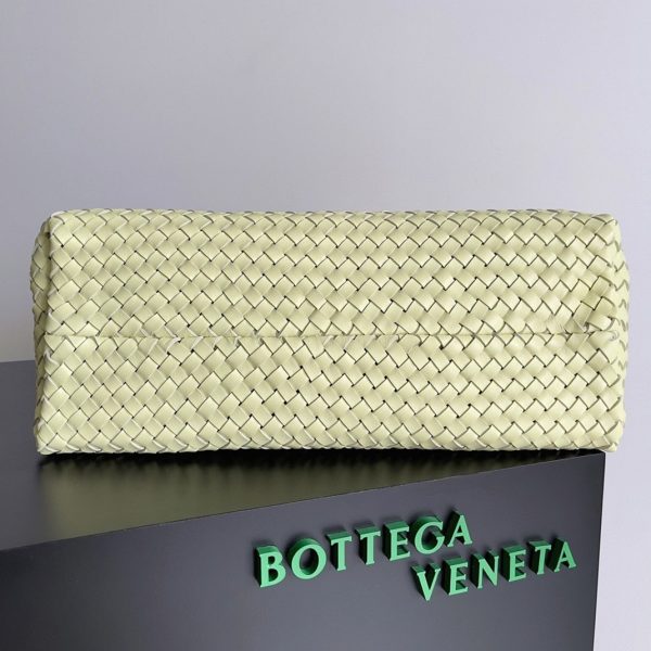 Réplique du sac Bottega Veneta Cabat Large en cuir d’agneau intrecciato Zest lavé – Image 5