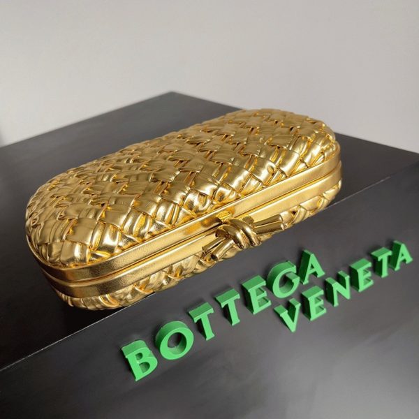 Réplique Bottega Veneta Knot Minaudiere Clutch en Intreccio Doré – Image 10