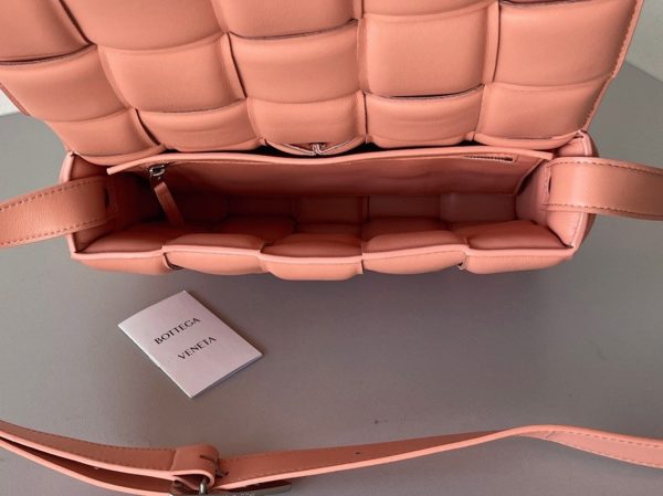 Réplique du sac Bottega Veneta Padded Cassette en Peachy – Image 9